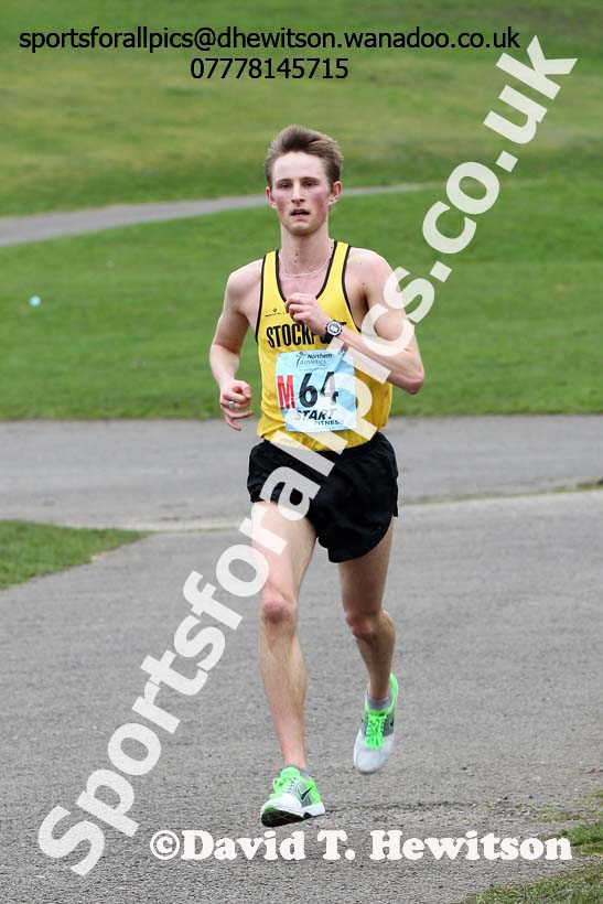 Jack Martin (Stockport) on the 11th leg of the senior mens 12 stage relay, 2014 Northern 12 and 6 Stage Relays, Heaton Park Manchester. Photo: David T. Hewitson/Sports for All Pics